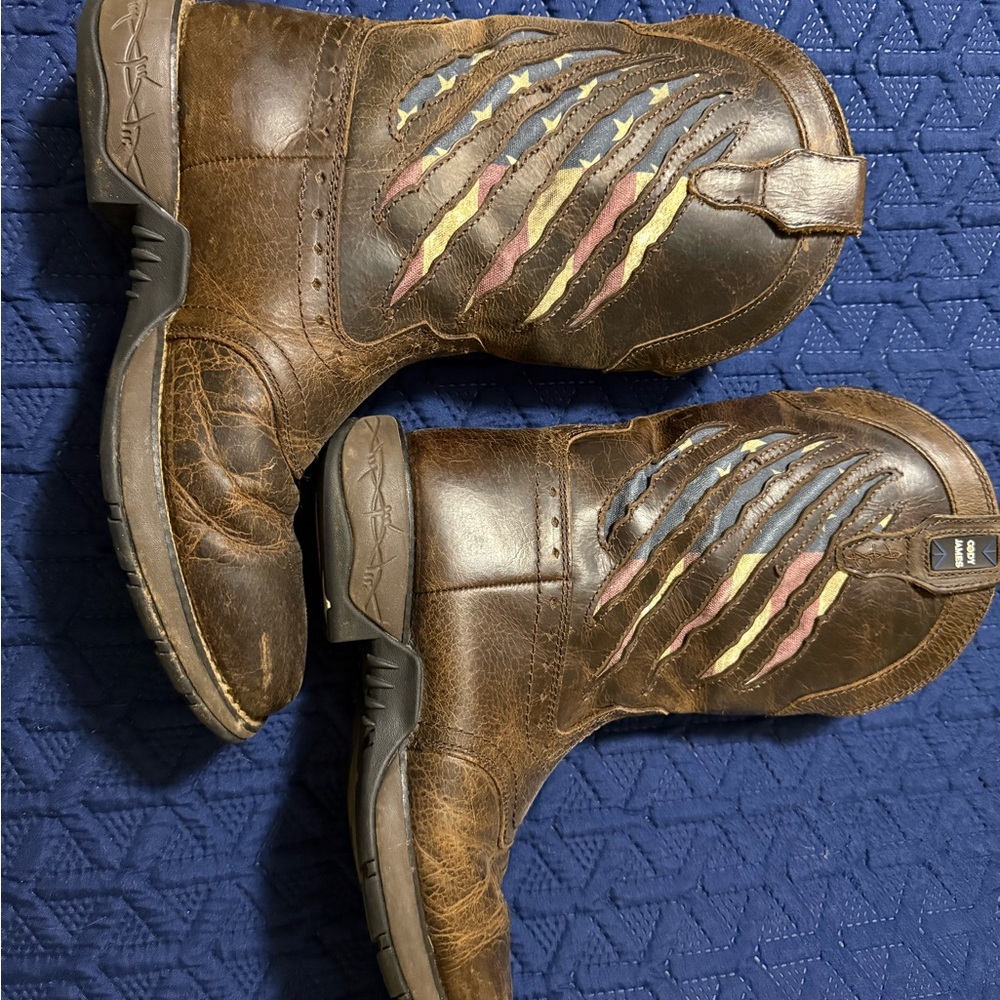 Men's Western Boots with Colorful Accents